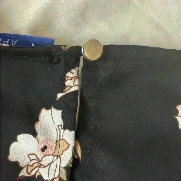 Apt 9 Women’s Tie Front or Back Floral Size Small Shirt Blouse Black Pink - Picture 5 of 7